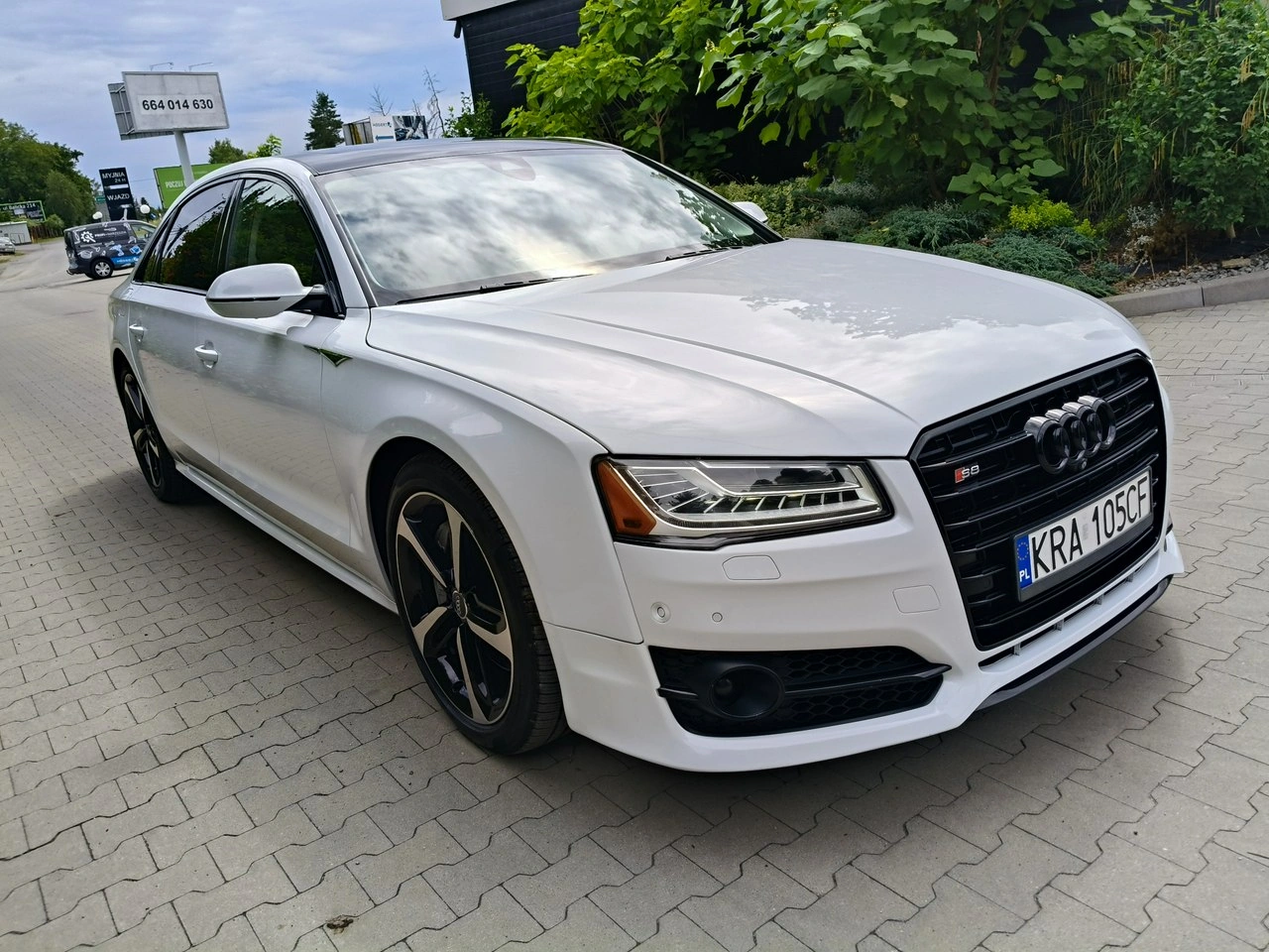 Audi A8 - Zdjęcie 2