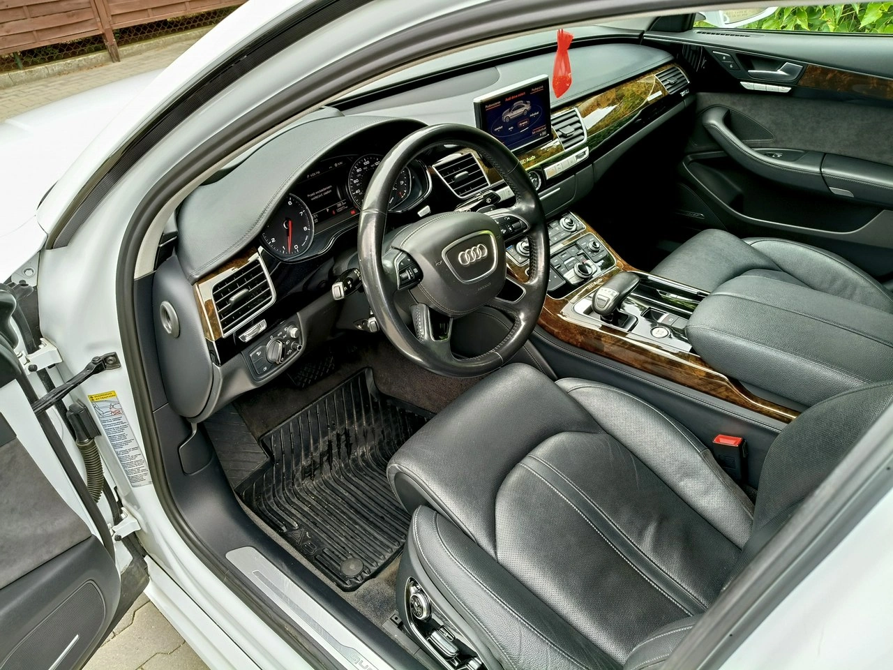 Audi A8 - Zdjęcie 6