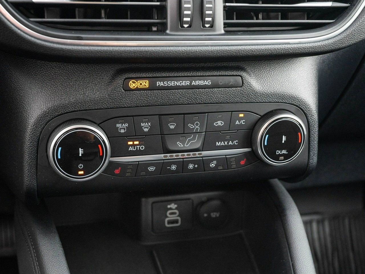 Ford Kuga - Zdjęcie 15