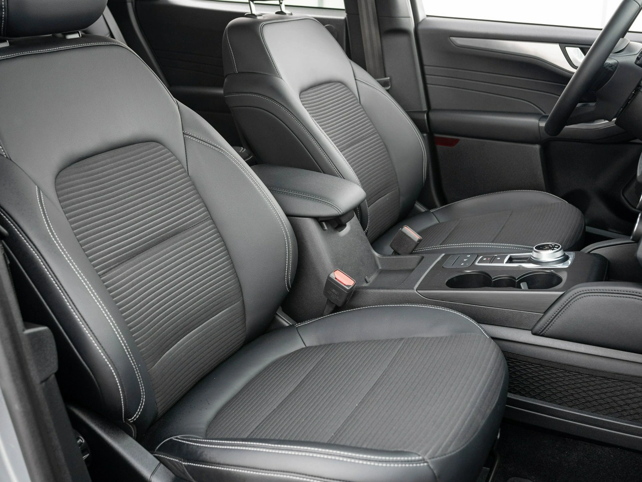 Ford Kuga - Zdjęcie 28