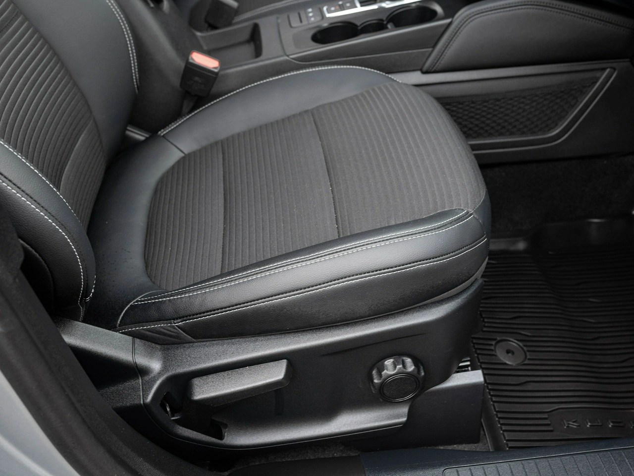 Ford Kuga - Zdjęcie 29