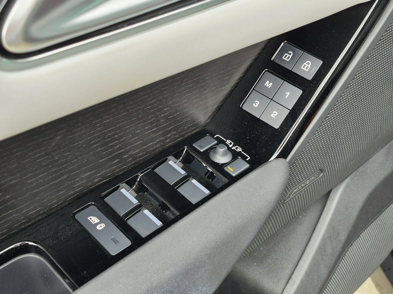 Land Rover Range Rover Velar - Zdjęcie 17