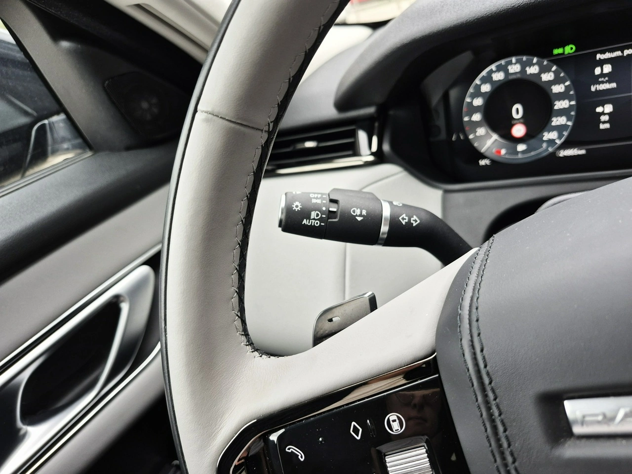 Land Rover Range Rover Velar - Zdjęcie 31