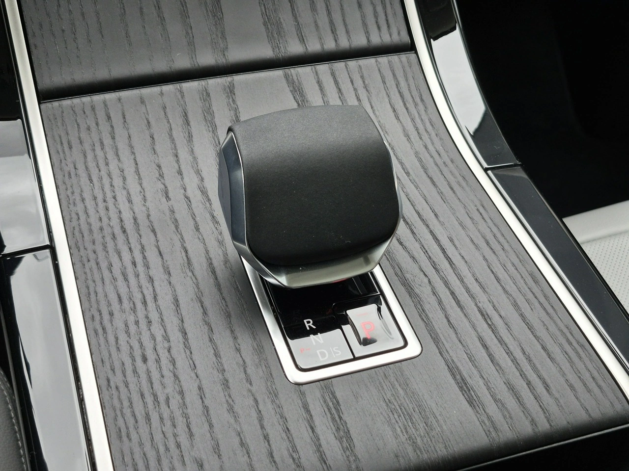 Land Rover Range Rover Velar - Zdjęcie 33