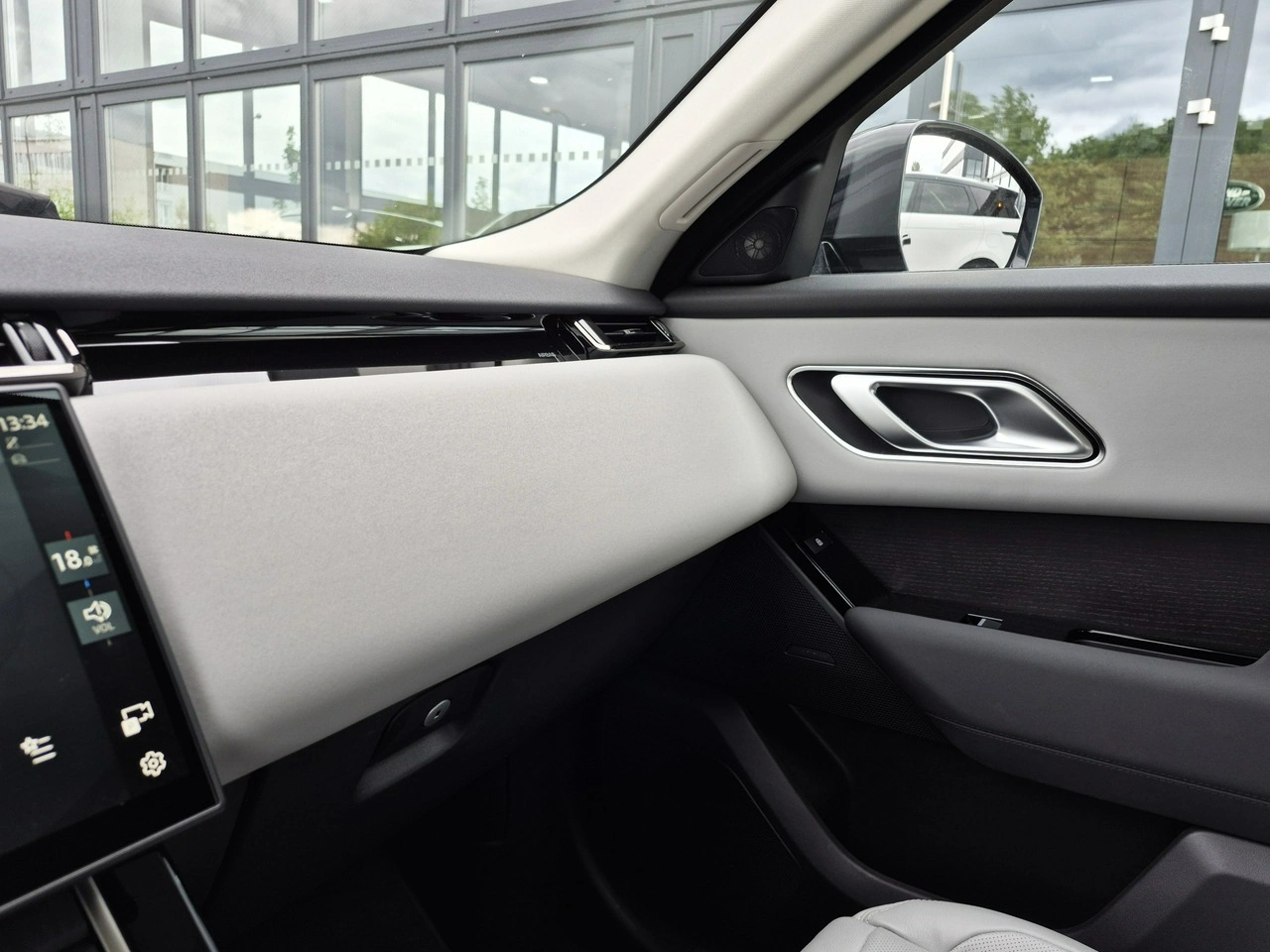 Land Rover Range Rover Velar - Zdjęcie 34