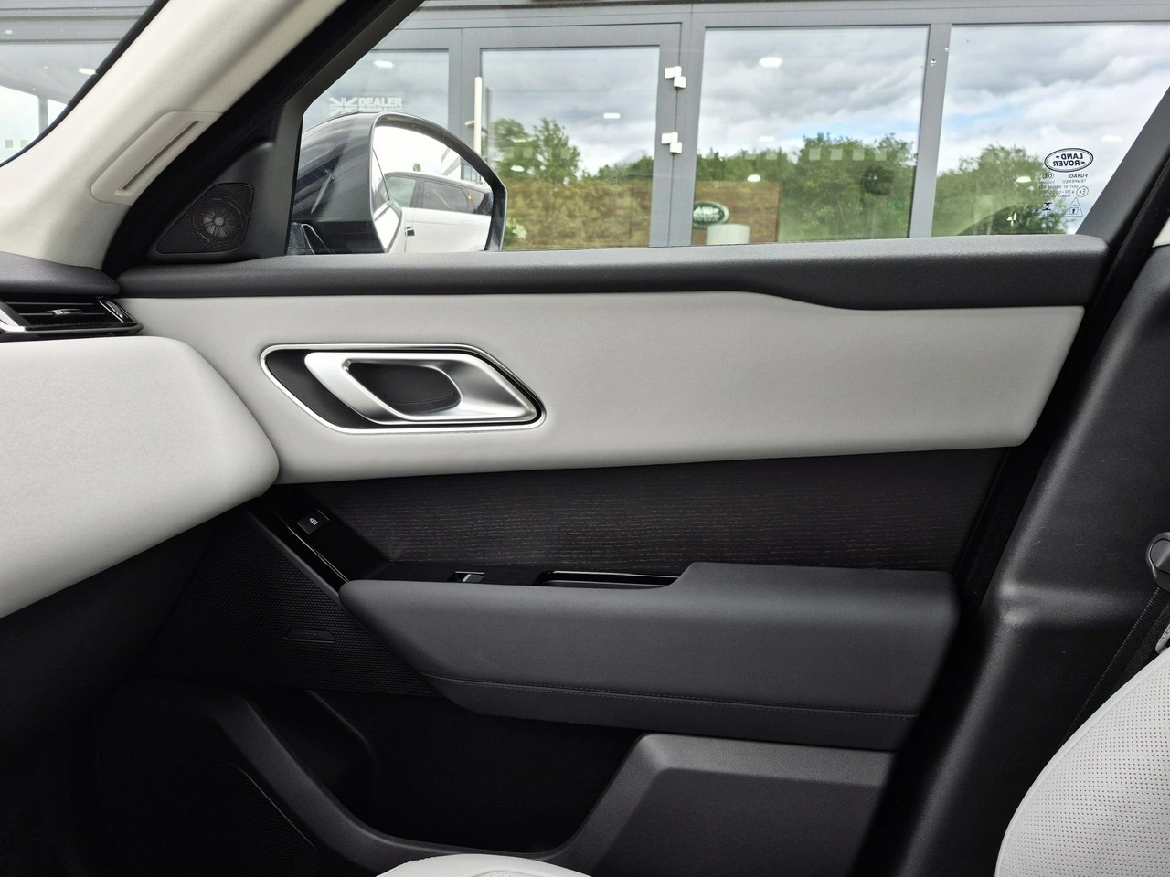 Land Rover Range Rover Velar - Zdjęcie 35