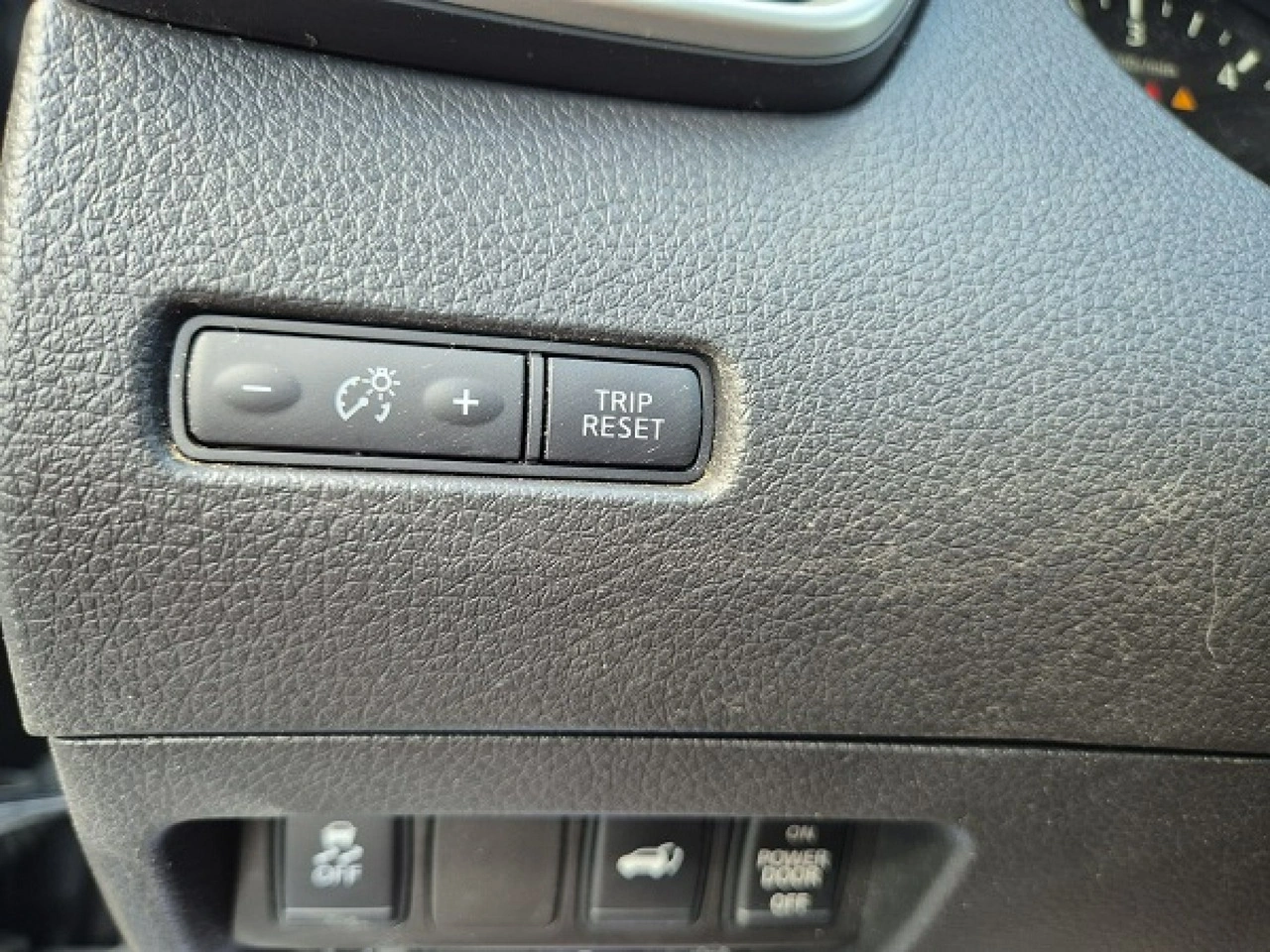 Nissan X-Trail - Zdjęcie 24