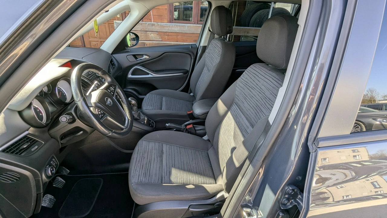 Opel Zafira - Zdjęcie 11