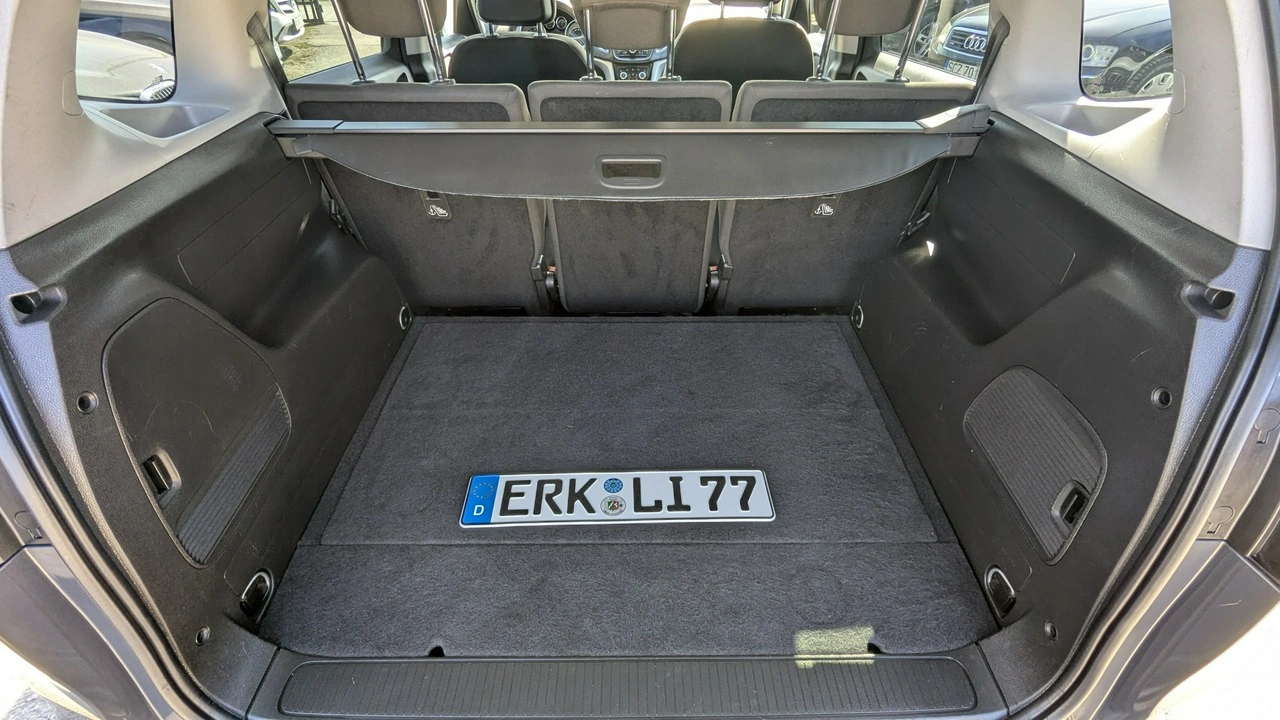 Opel Zafira - Zdjęcie 30