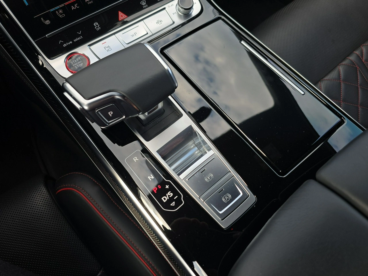 Audi S8 - Zdjęcie 13