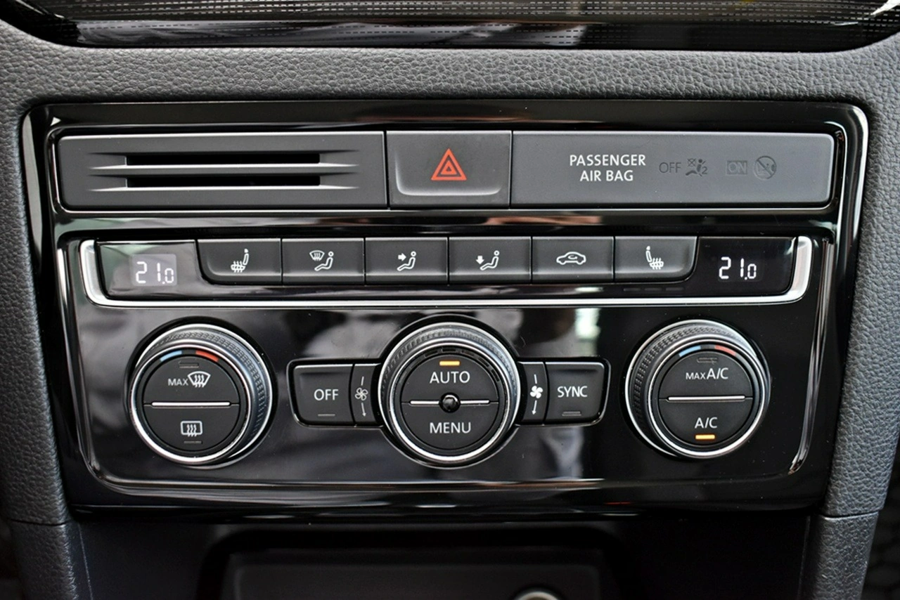 Volkswagen Golf Sportsvan - Zdjęcie 25