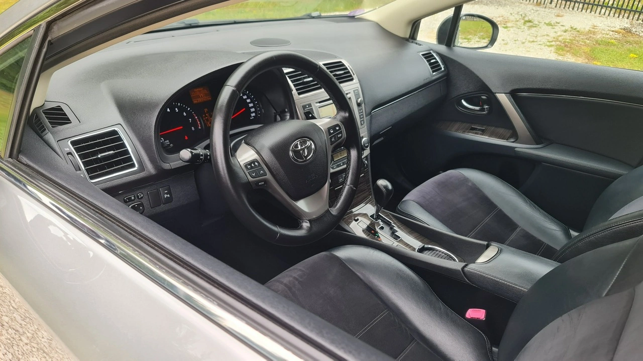 Toyota Avensis - Zdjęcie 10