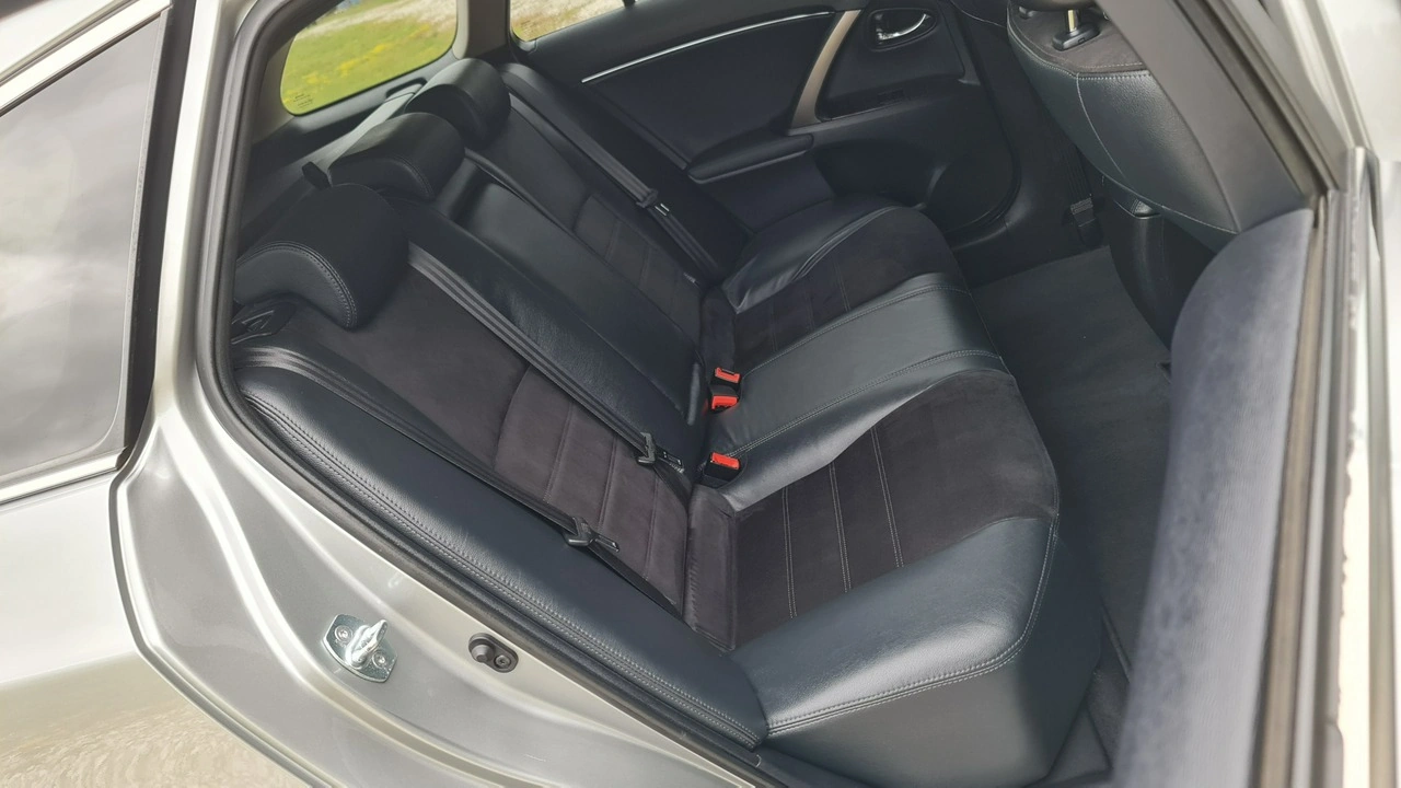Toyota Avensis - Zdjęcie 8