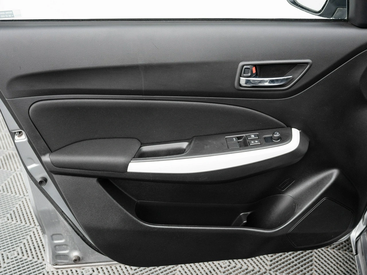 Suzuki Swift - Zdjęcie 8