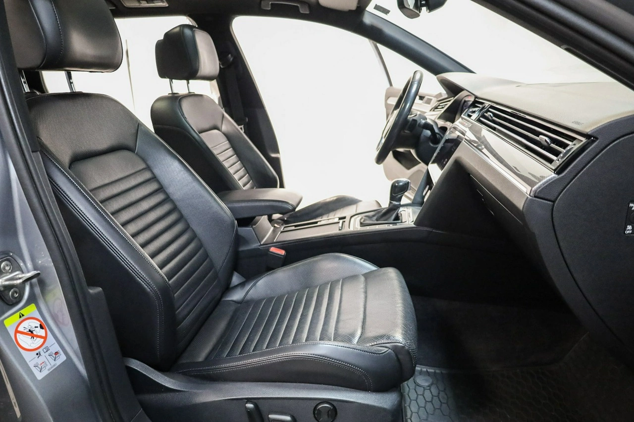 Volkswagen Passat - Zdjęcie 25