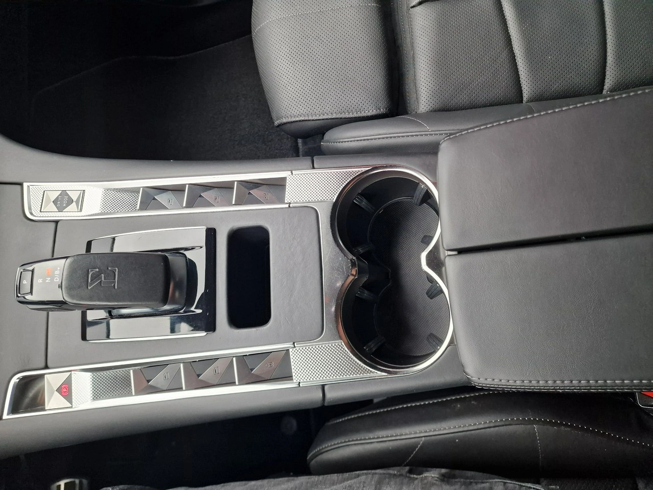 DS Automobiles DS 7 Crossback - Zdjęcie 32