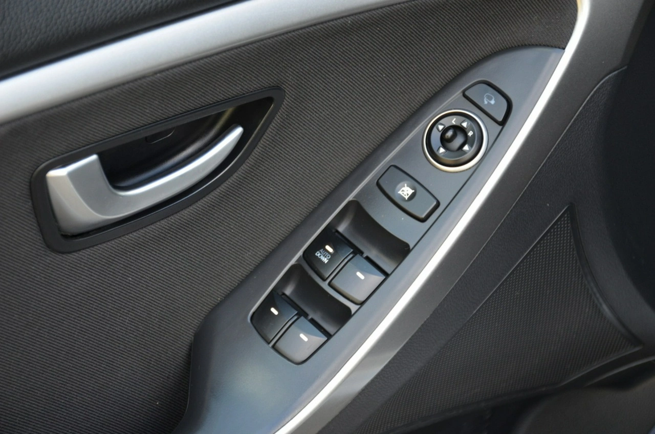 Hyundai i30 - Zdjęcie 17