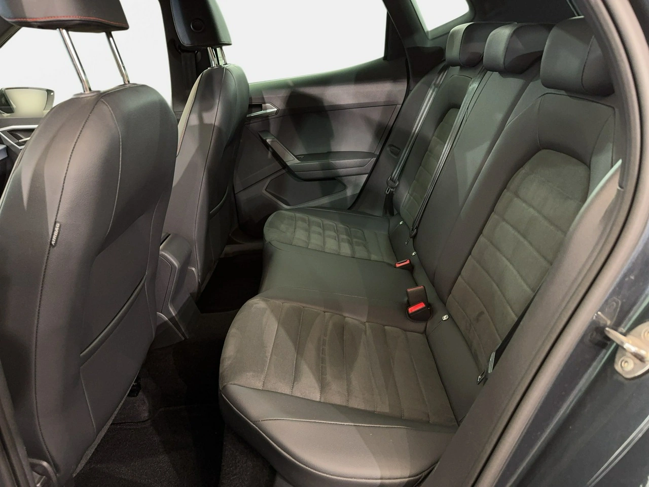 Seat Arona - Zdjęcie 10
