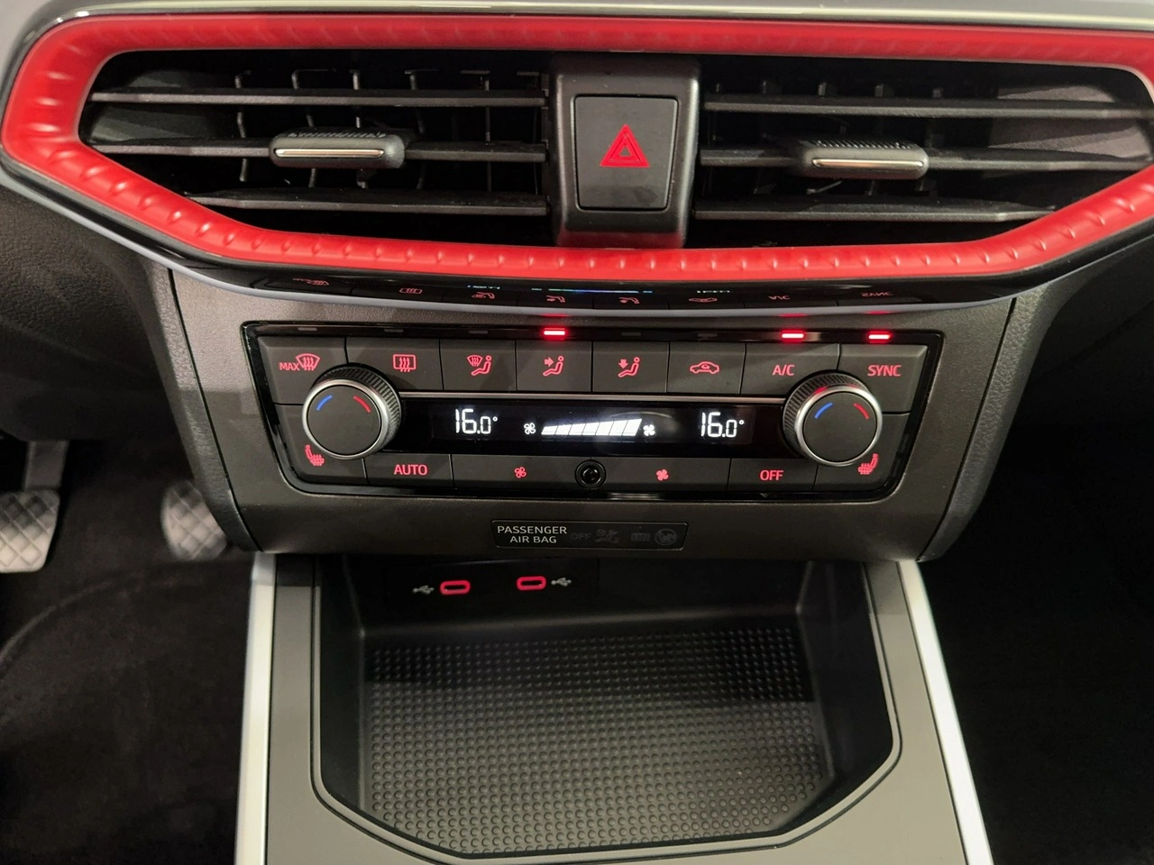 Seat Arona - Zdjęcie 20