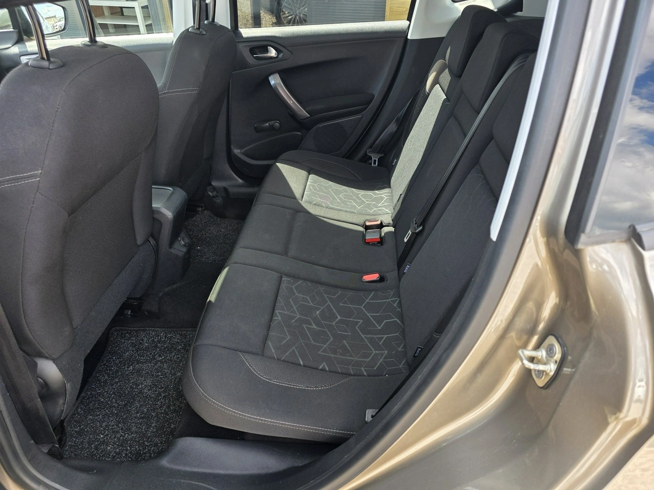 Peugeot 2008 - Zdjęcie 11
