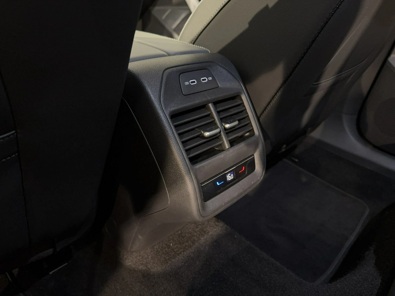 Volkswagen Passat Variant - Zdjęcie 13