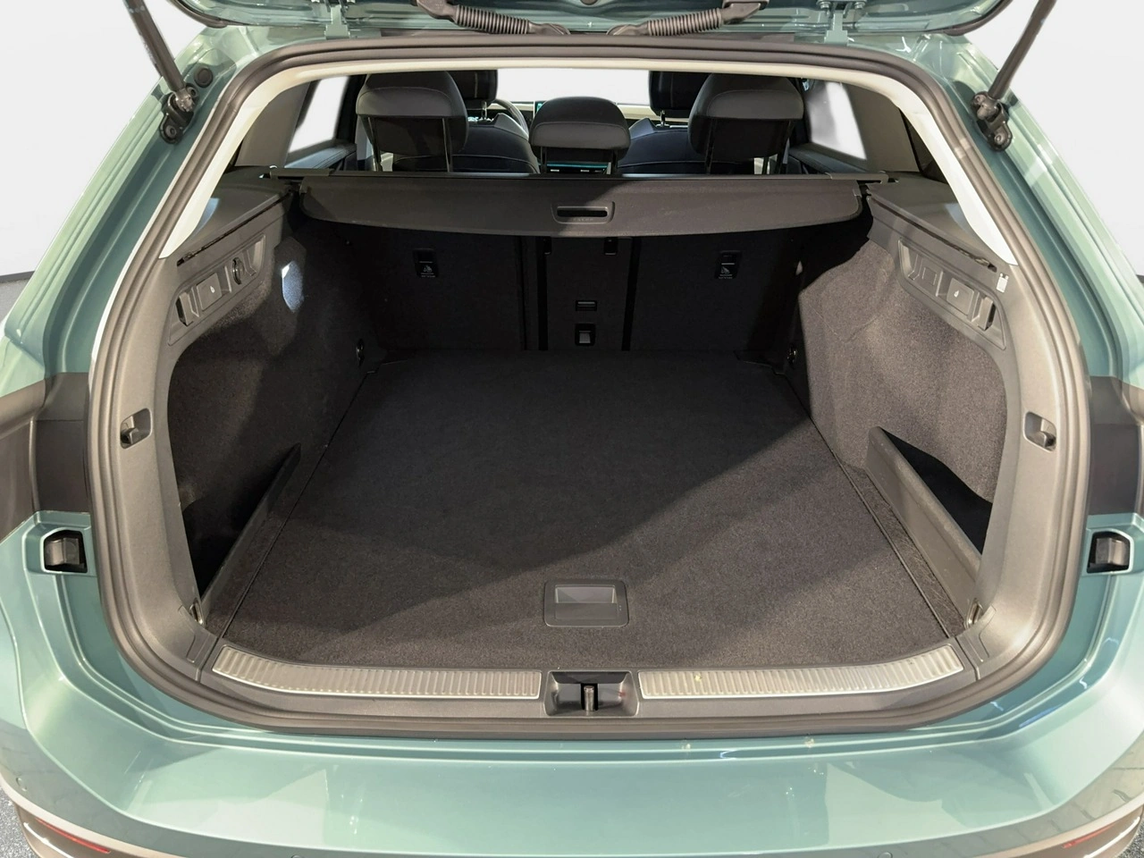 Volkswagen Passat Variant - Zdjęcie 14