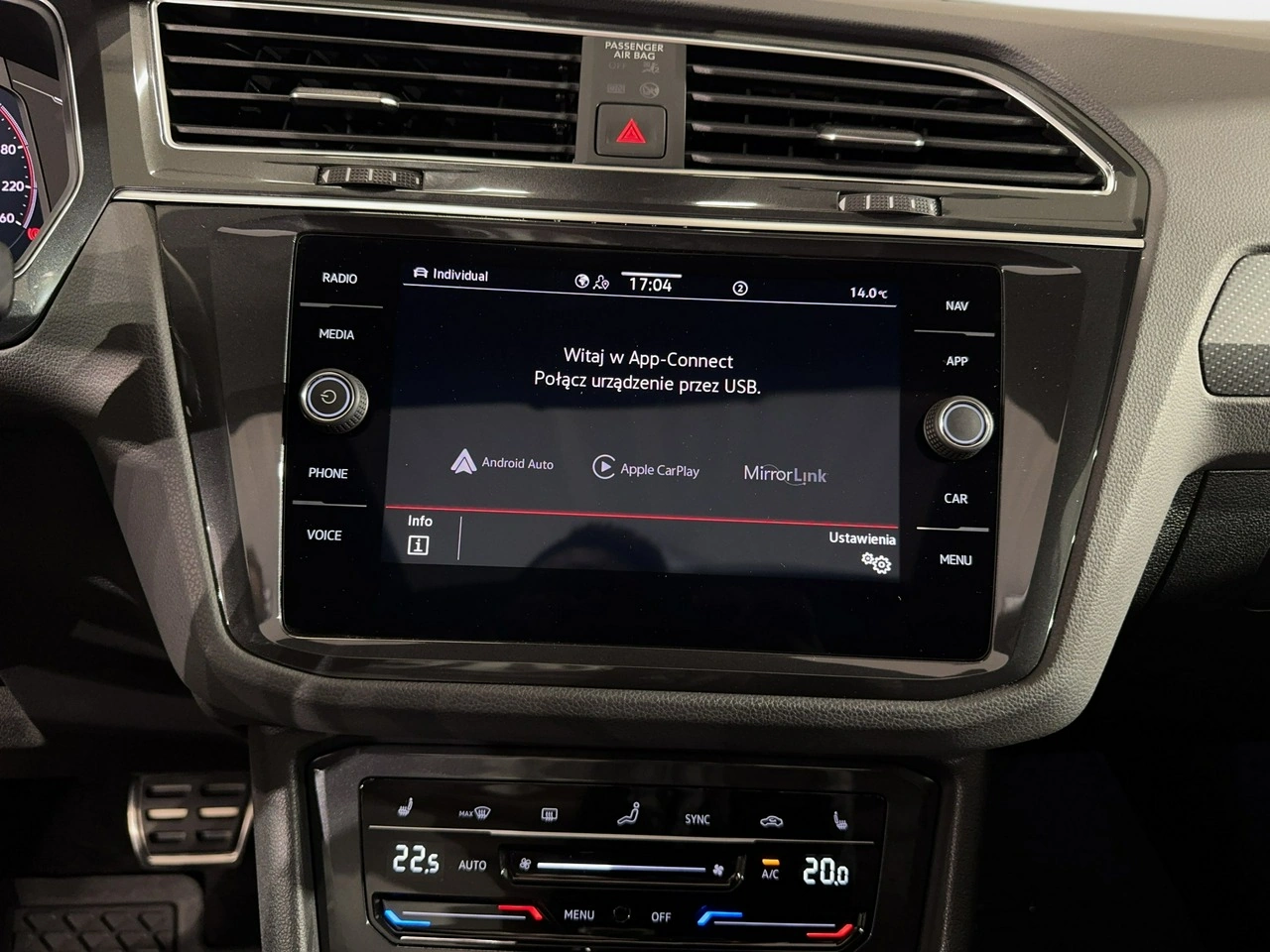 Volkswagen Tiguan - Zdjęcie 24