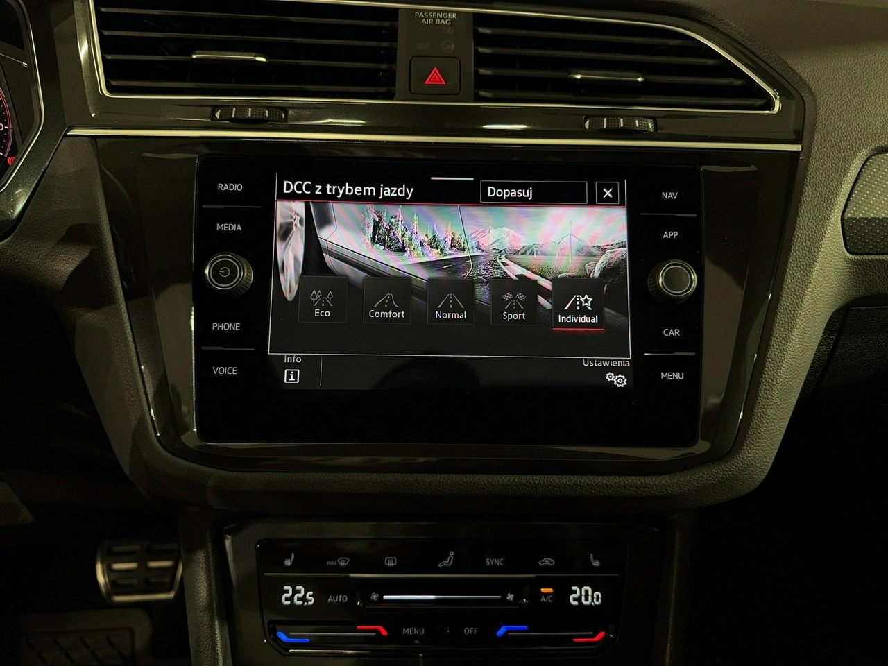 Volkswagen Tiguan - Zdjęcie 25