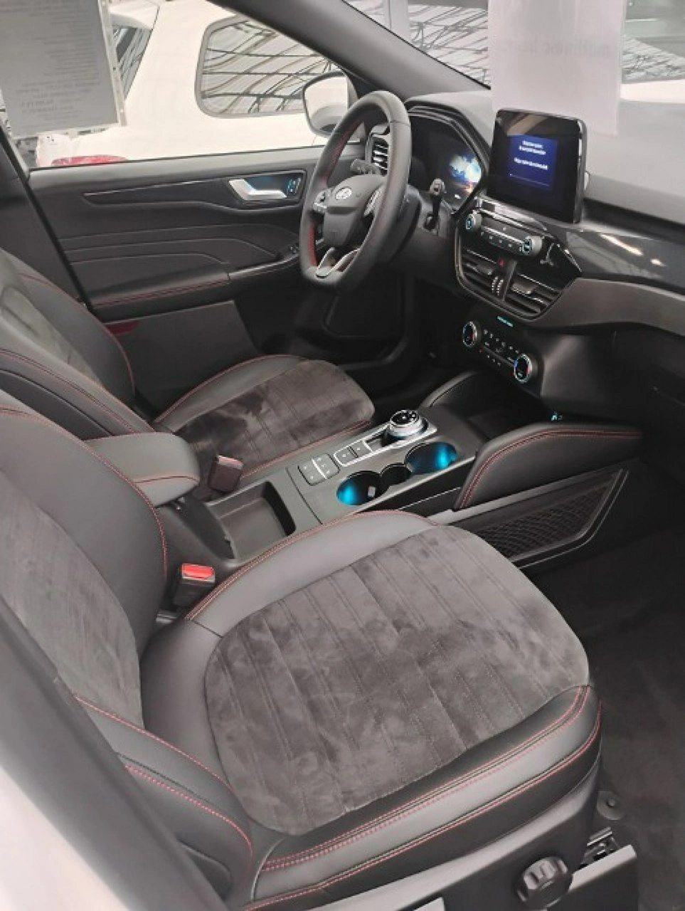 Ford Kuga - Zdjęcie 17