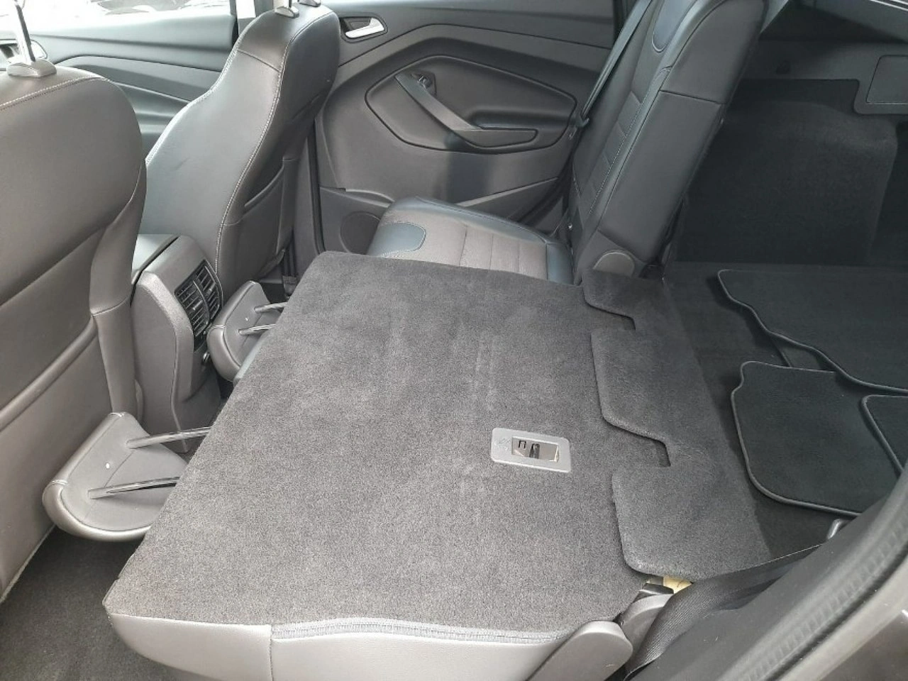 Ford Kuga - Zdjęcie 18