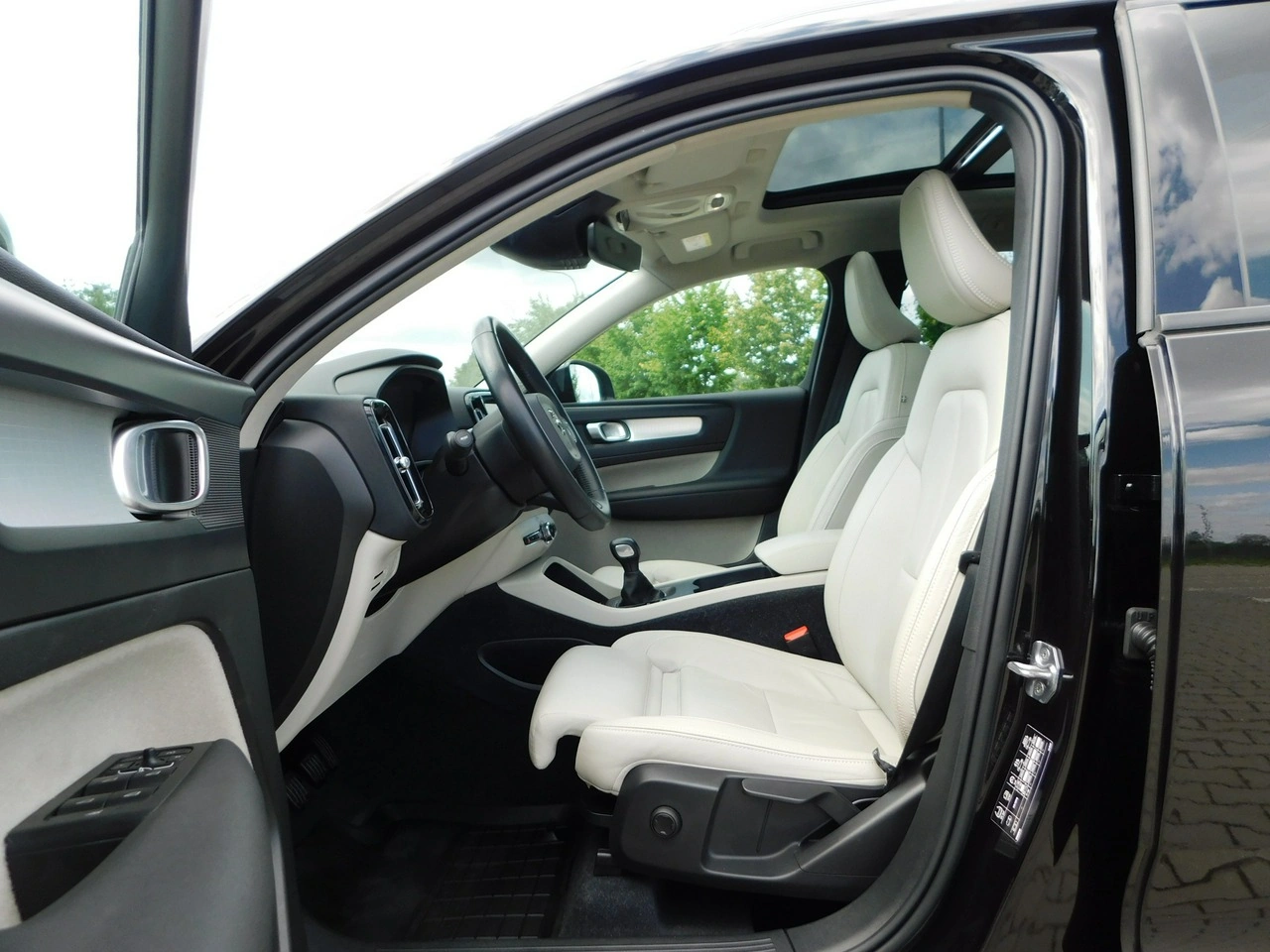 Volvo XC 40 - Zdjęcie 13