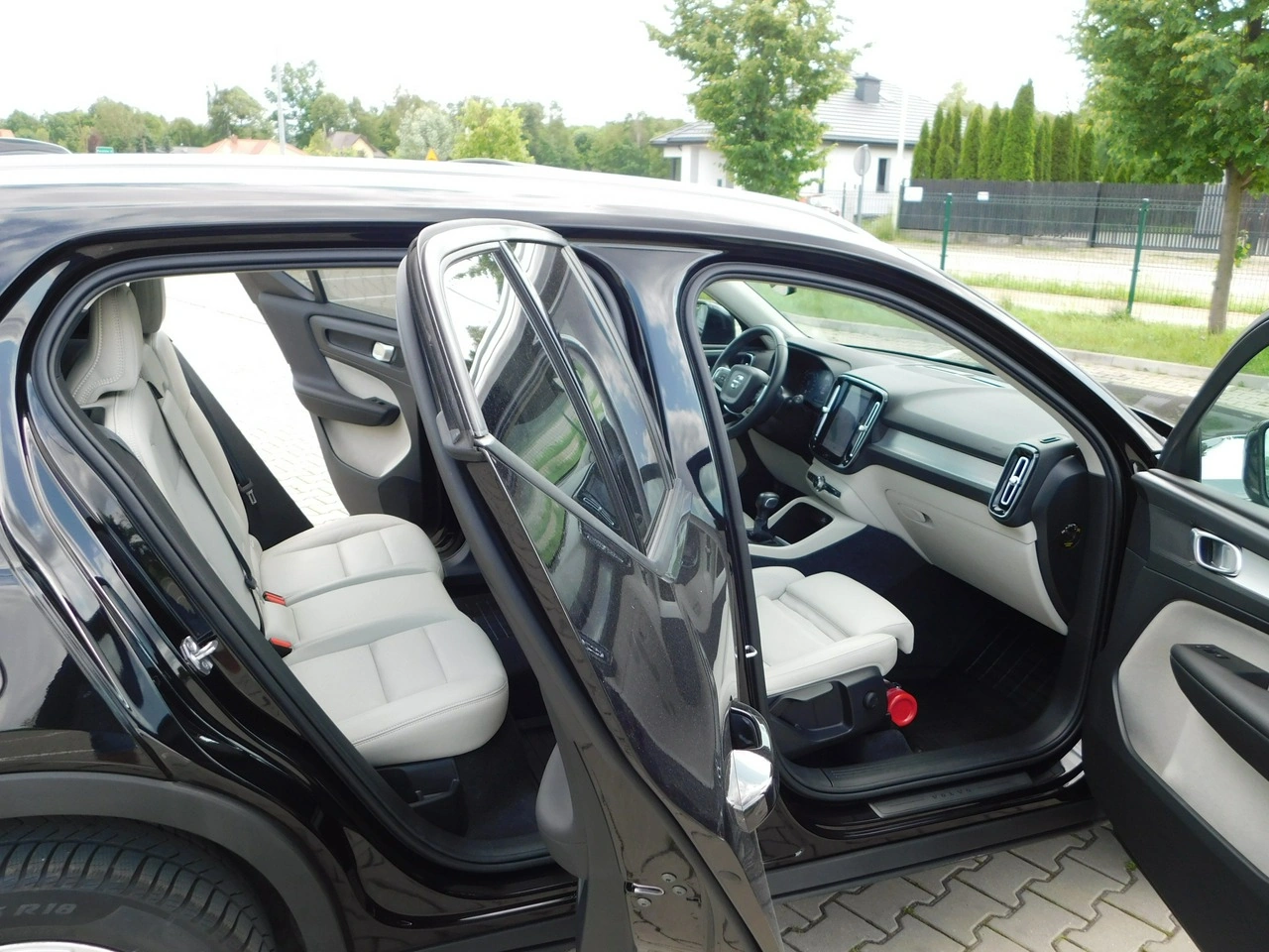 Volvo XC 40 - Zdjęcie 8