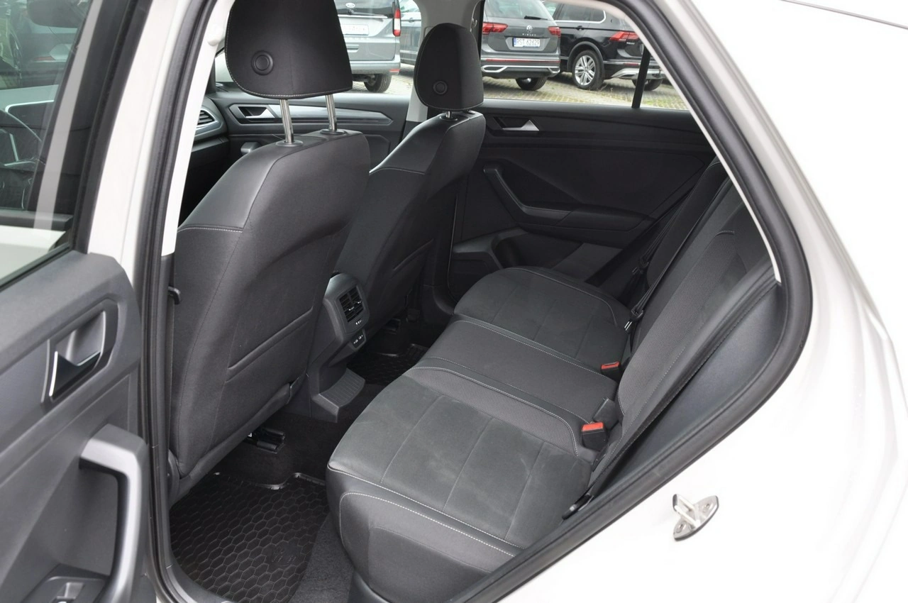 Volkswagen T-Roc - Zdjęcie 21