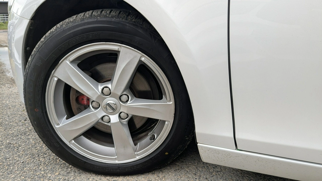 Volvo V40 - Zdjęcie 37