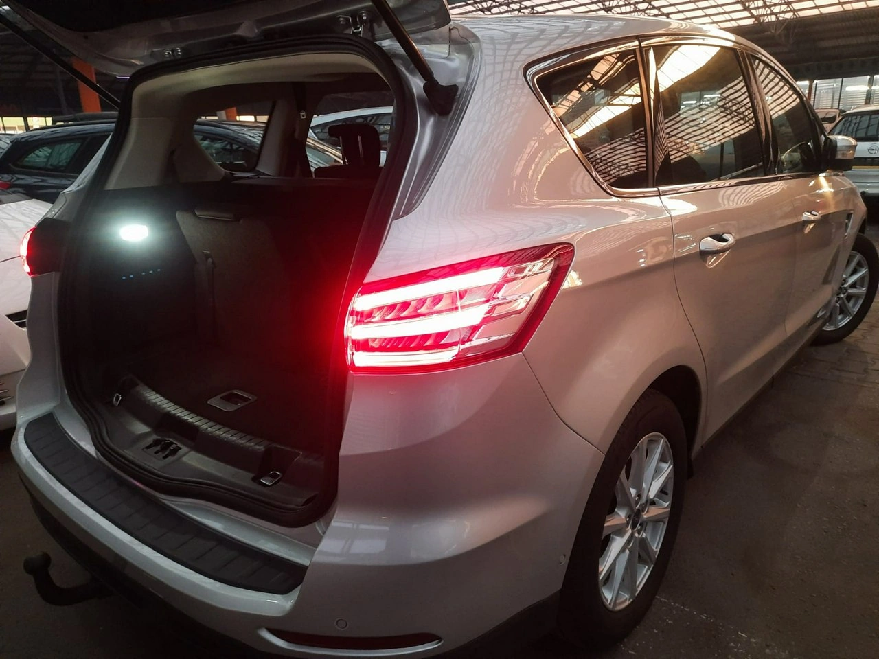 Ford S-Max - Zdjęcie 9