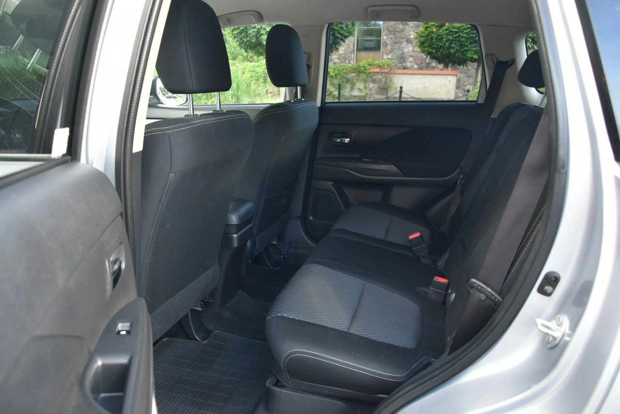 Mitsubishi Outlander - Zdjęcie 12