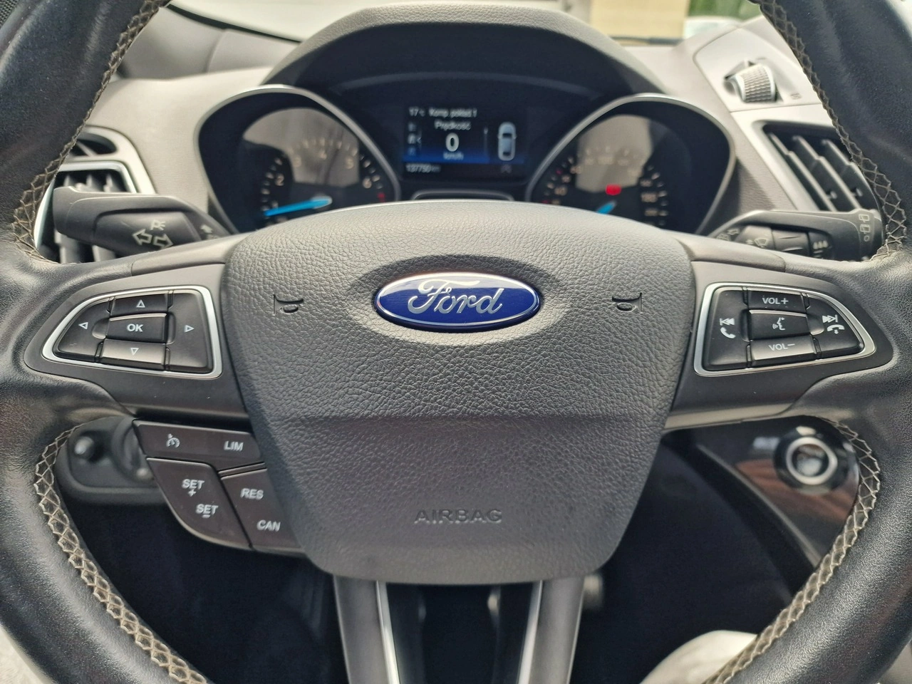 Ford Kuga - Zdjęcie 35