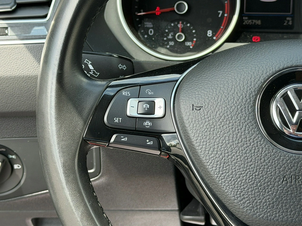 Volkswagen Tiguan - Zdjęcie 17