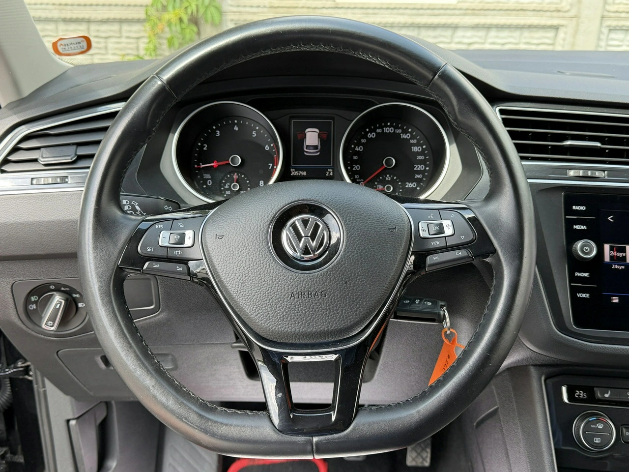 Volkswagen Tiguan - Zdjęcie 18