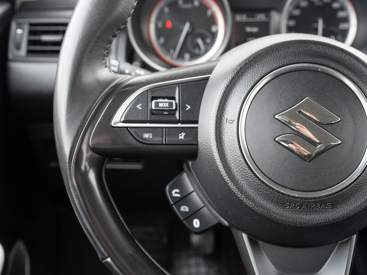 Suzuki Swift - Zdjęcie 13