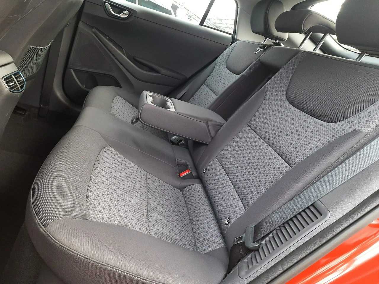 Hyundai IONIQ - Zdjęcie 23