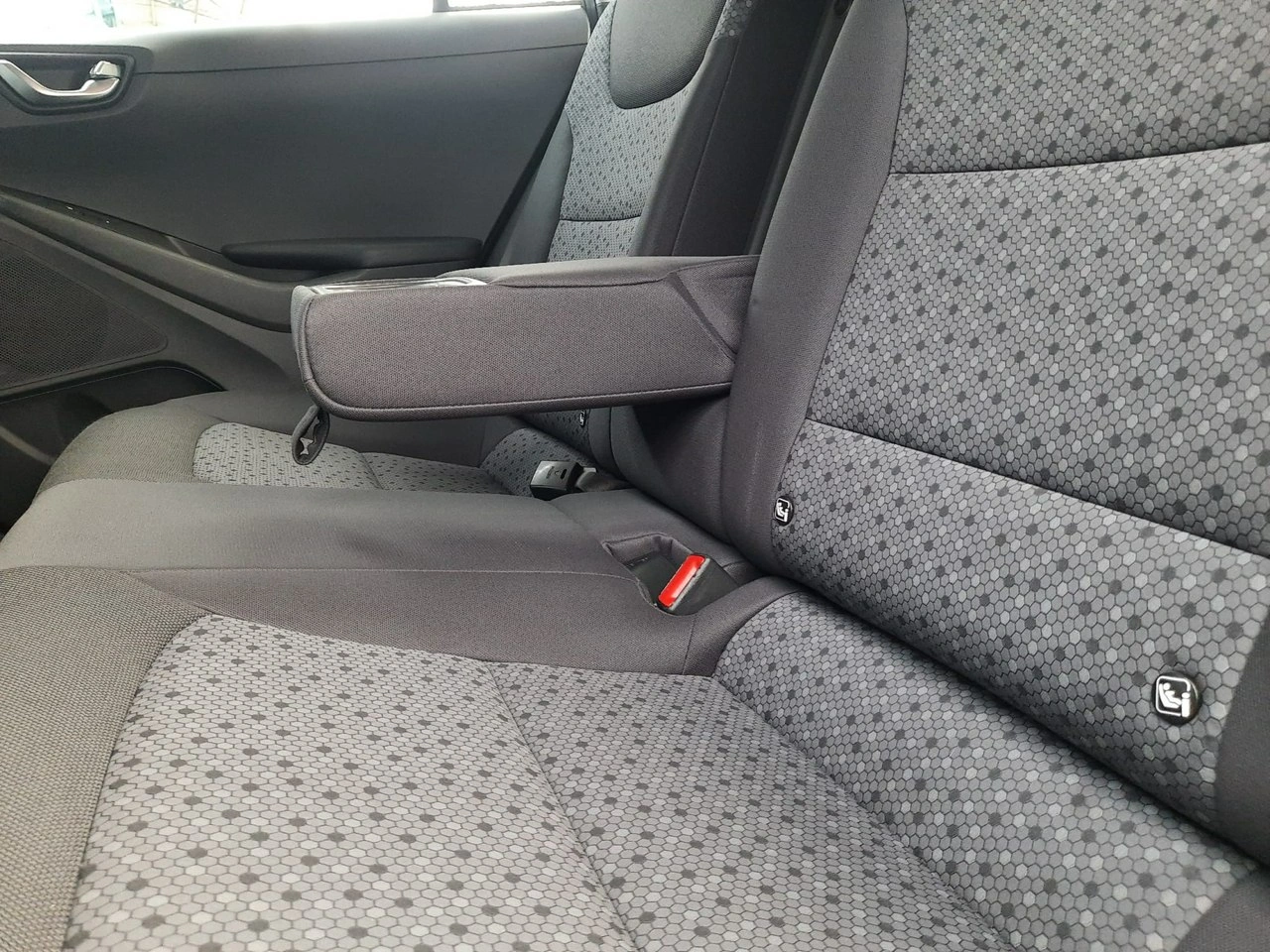 Hyundai IONIQ - Zdjęcie 26