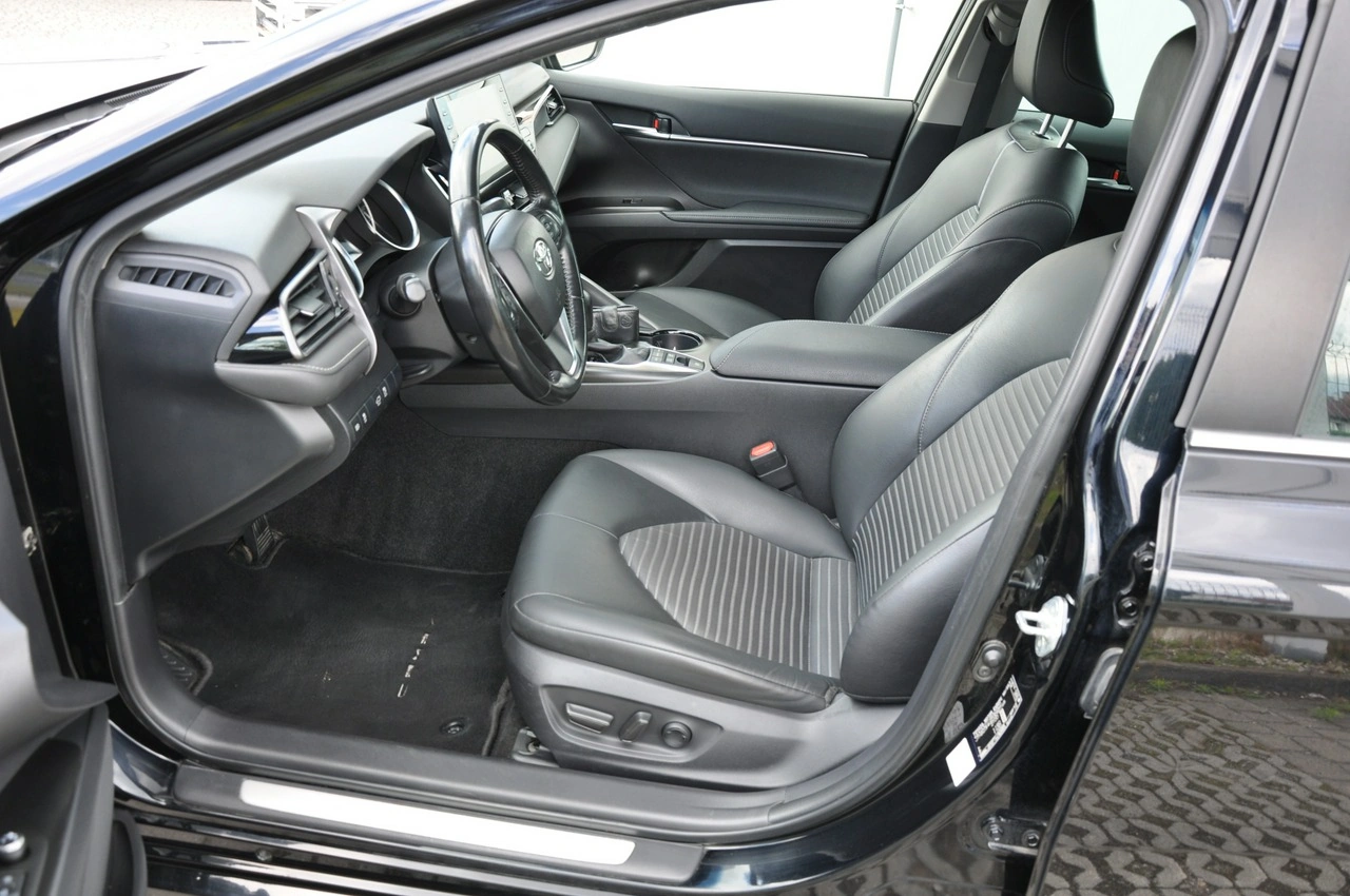 Toyota Camry - Zdjęcie 8