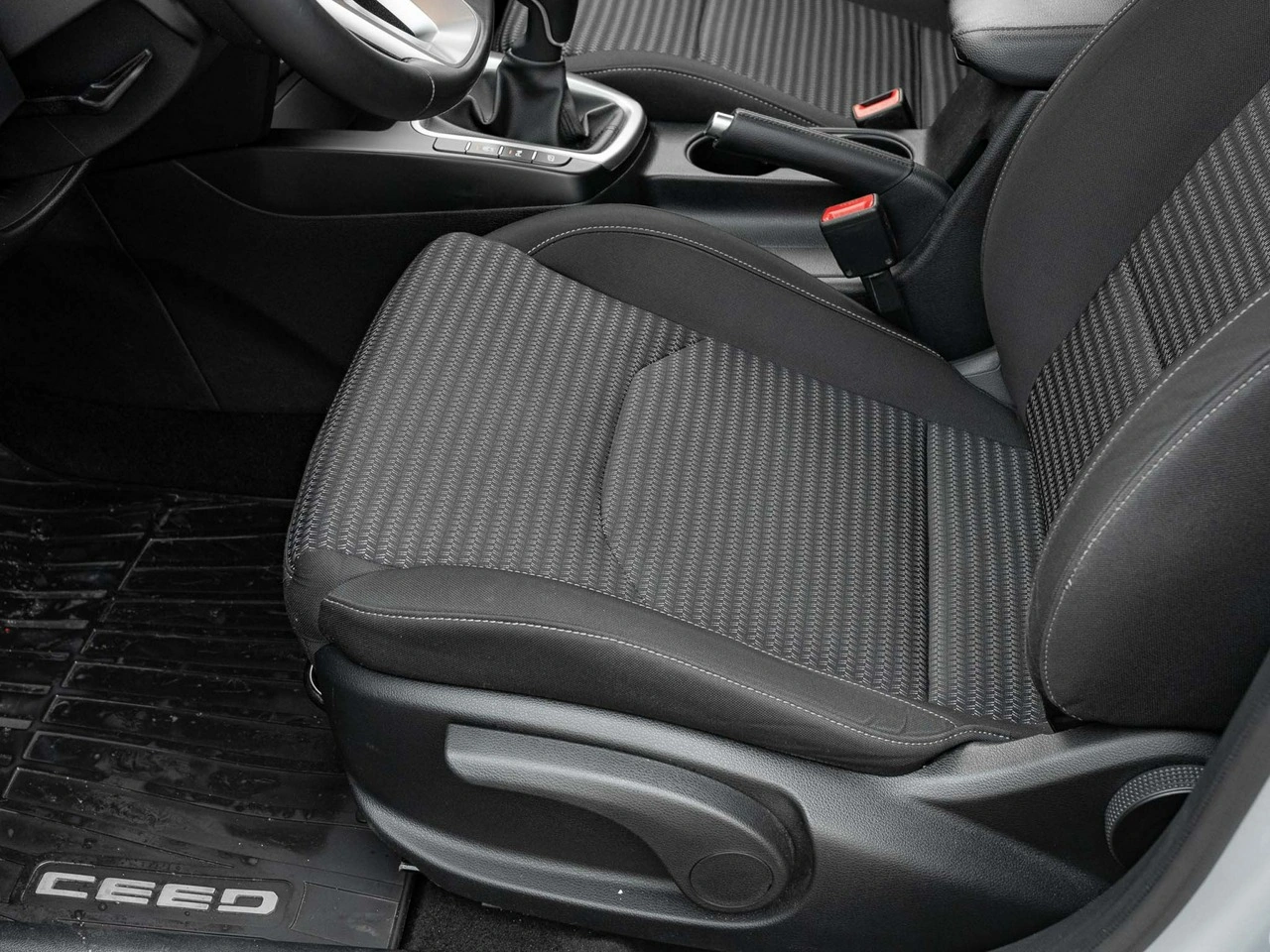 Kia Ceed - Zdjęcie 9