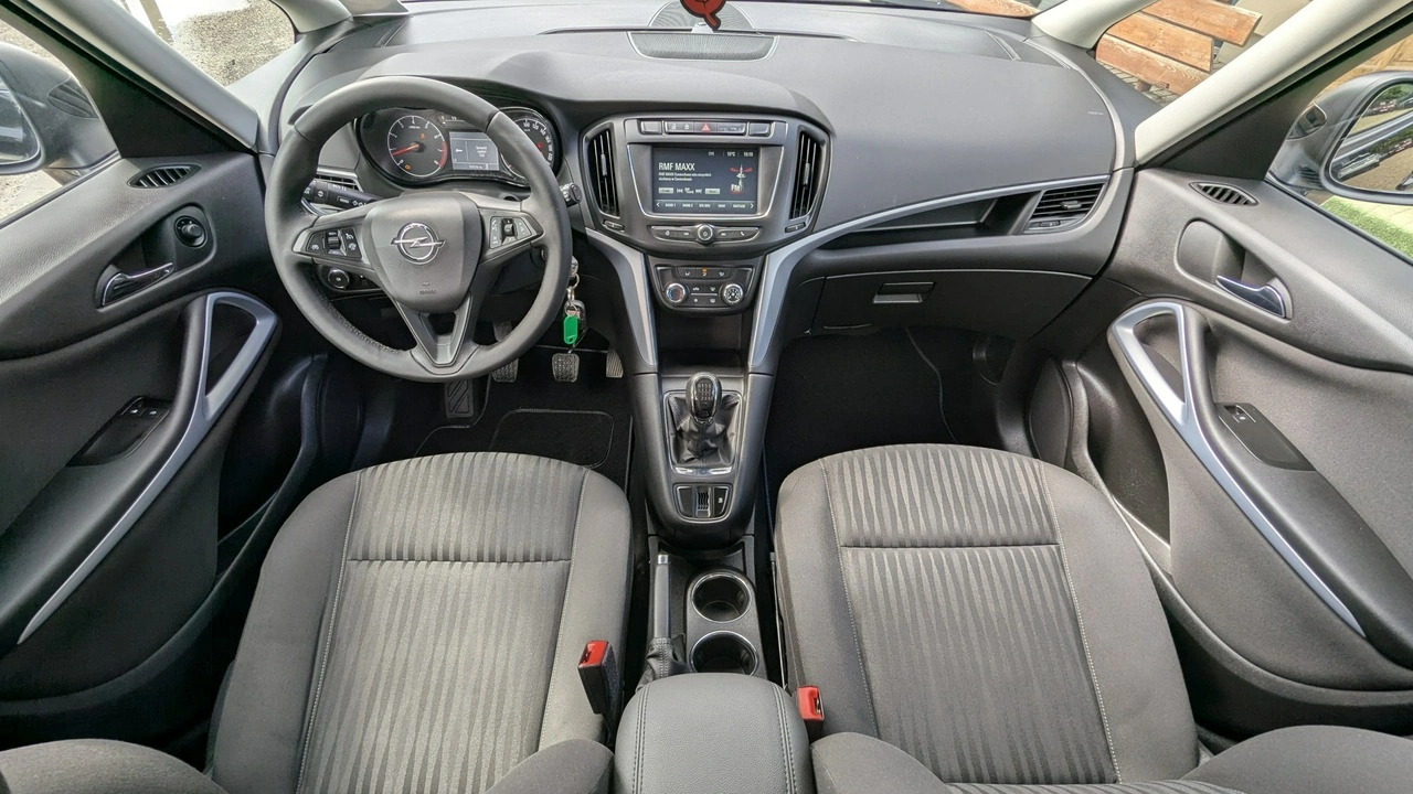 Opel Zafira - Zdjęcie 19