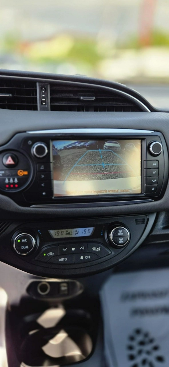 Toyota Yaris - Zdjęcie 14