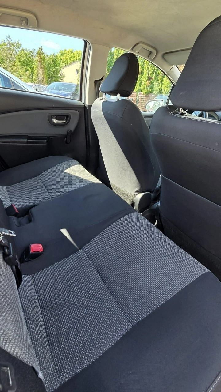 Toyota Yaris - Zdjęcie 17