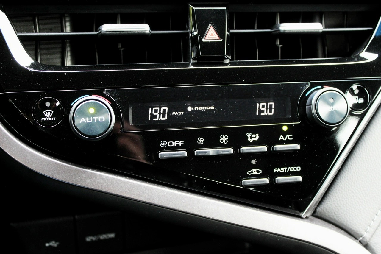 Toyota Camry - Zdjęcie 15