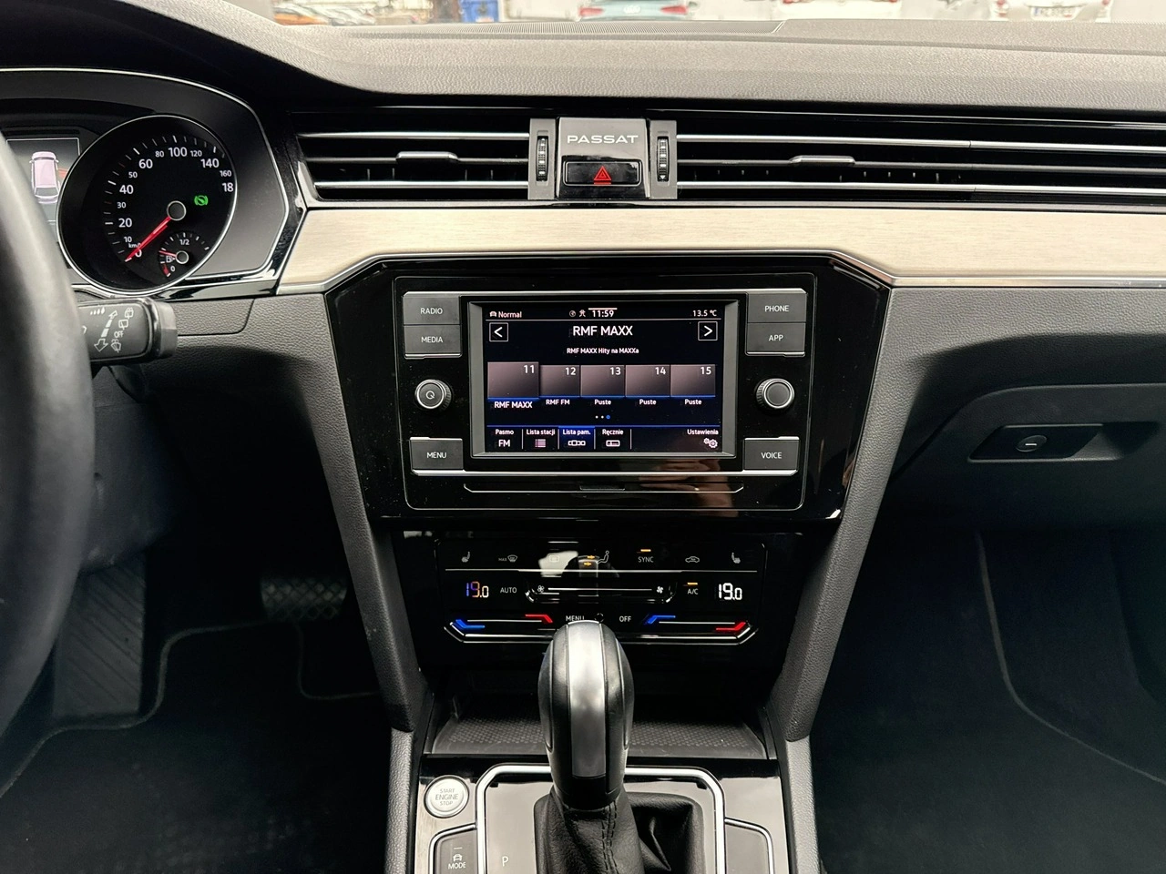 Volkswagen Passat - Zdjęcie 23