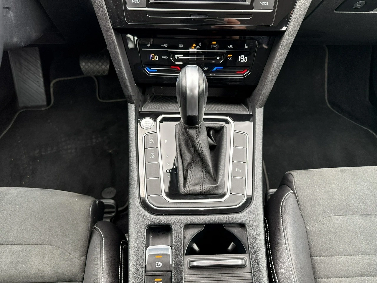 Volkswagen Passat - Zdjęcie 24